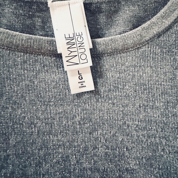 WYNNELAYERS Tank Bluey Grey Soft Poly Chenille Scoop Neck Layering NWT Sz L - Picture 2 of 9